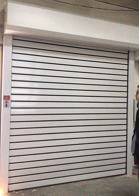 硬质快速门